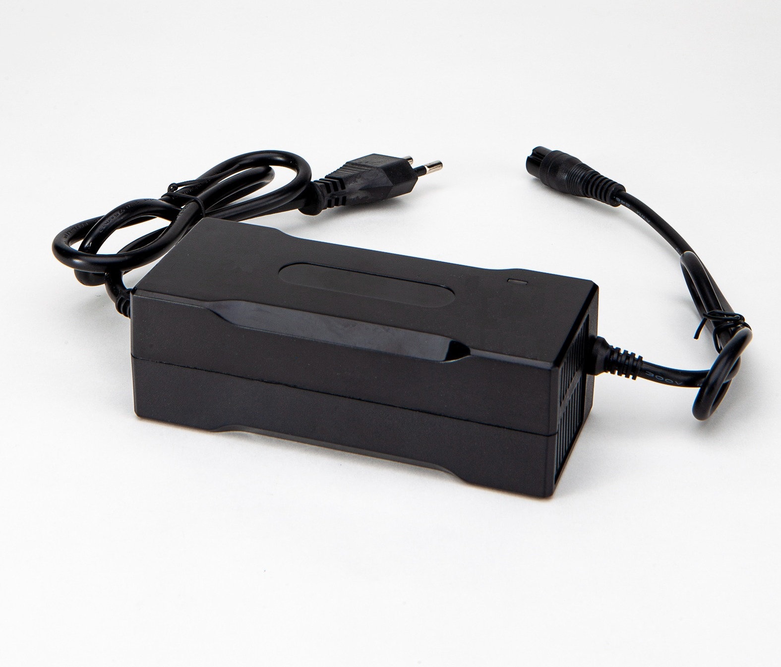 Sertec YZ130-14S  58,80V. / 2A.  Li-Ion  Şarj Cihazı